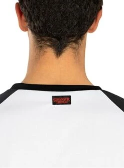 Camiseta De Hellfire Club Stranger Things 4 – Oficial Netflix -Funidelia camiseta de hellfire club stranger things 4 oficial netflix 3