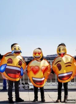 Disfraz De Emoji Sonriente Con Ojos De Corazón Infantil -Funidelia disfraz de emoji sonriente con ojos de corazon infantil 2